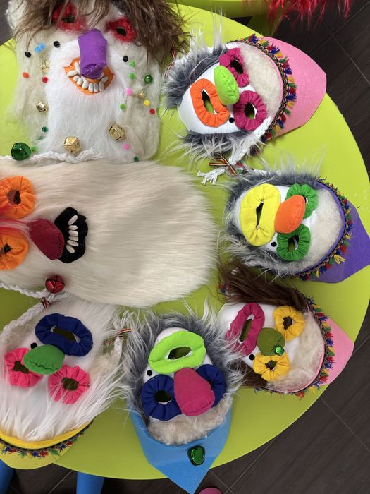 Masti traditionale  copii serbare