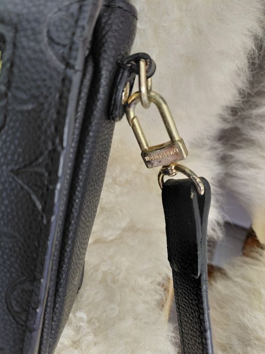 Geantă Louis Vuitton