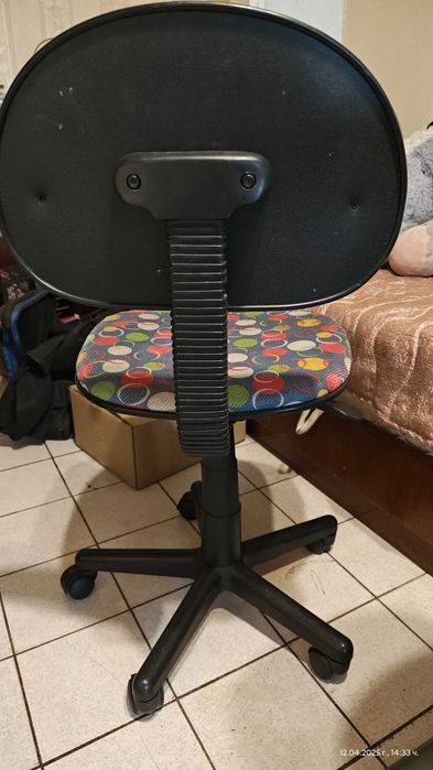 Детски  стол за бюро