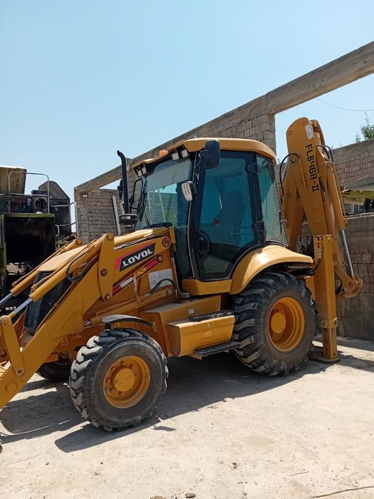 Ekskavator sotiladi. Holati yaxshi