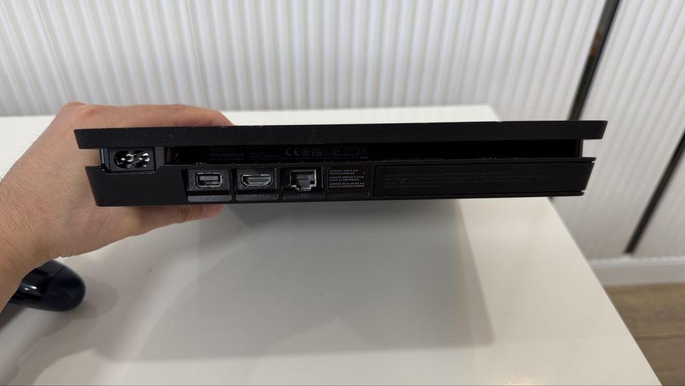 Sony PlayStation 4 Slim