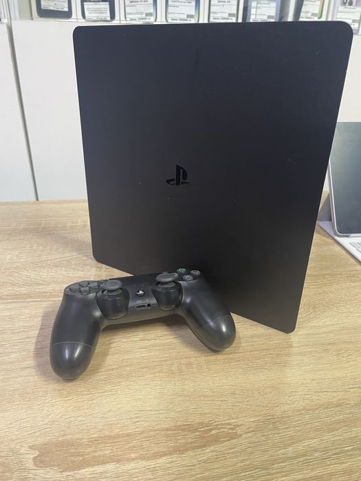 Play station 4 slim