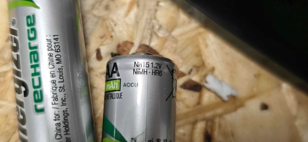 Incarcator cu 2 acumulatori AA Energizer