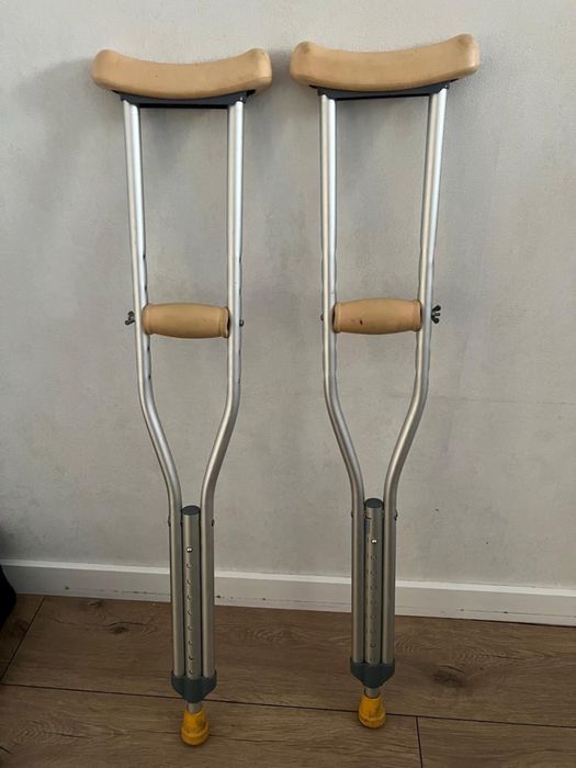 Продам костыли детские
