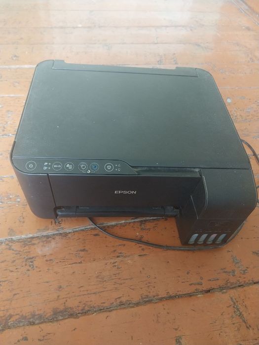 Printer sotiladi rangli yangi  narhi 300$ kelishadigon joyi bor