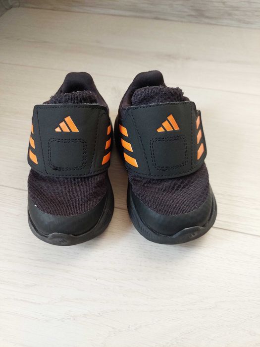 Маратонки Adidas 22 номер