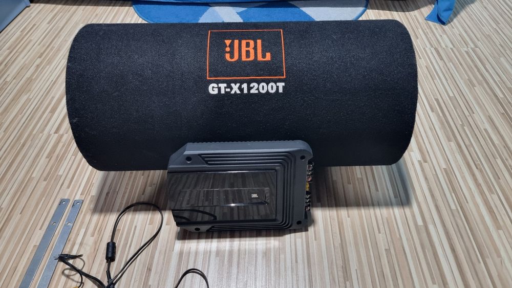 Subwoofer si amplificator JBL