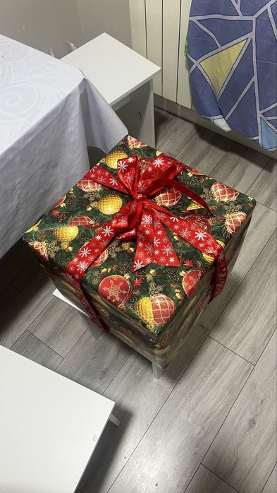 Подарок (новогодний)