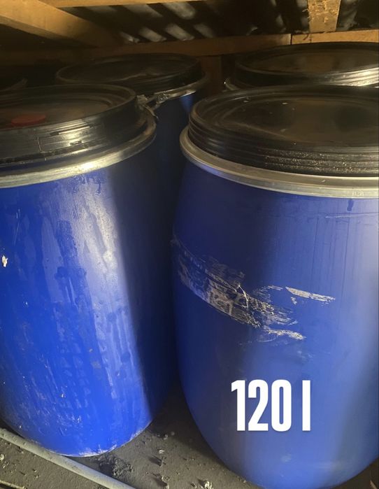 Butoaie plastic, metal, cu cerc, cu busoane