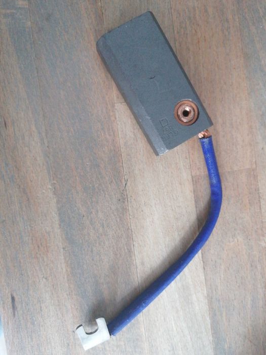 Vând carbuni perii motor, cod:LFC557