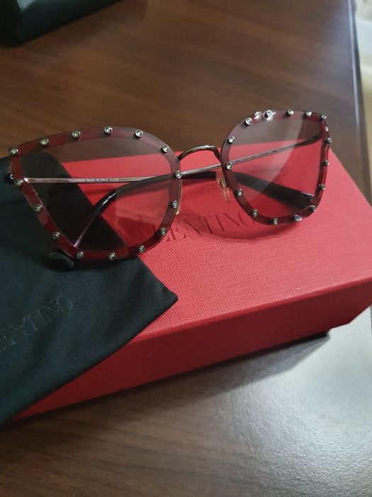 Vand ochelari de soare Valentino