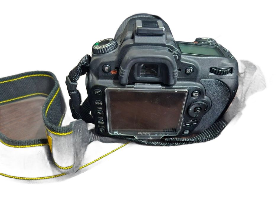 Профессиональный фотоаппарат Nikon D90 со стильной сумкой в комплекте
