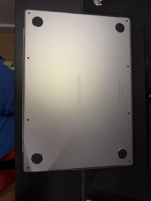 Macbook Pro M2 14 inch 32gb ssd 1tb pentru piese fara display