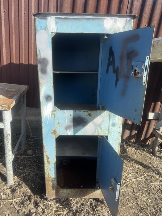 Продам железный сейф бу