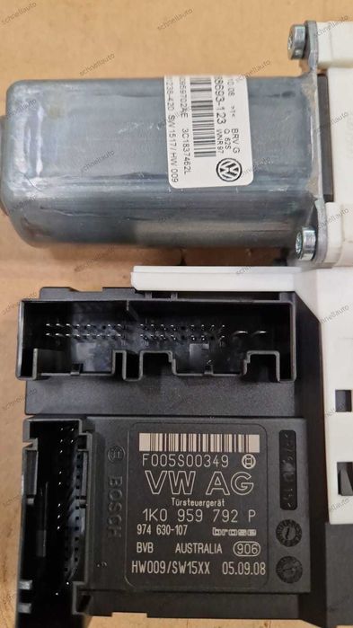 Motoras geam dreapta fata VW Golf 5 cod 1K0 959 792 P