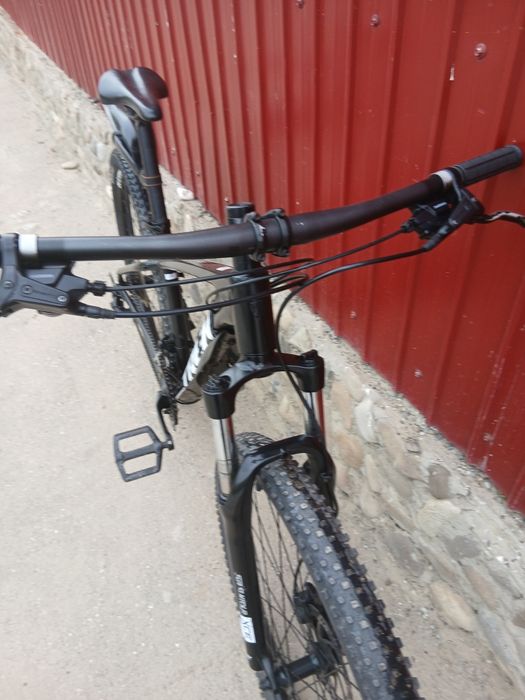 Vând bicicleta Trek în stare bună are roti de 29 și  frane pe ulei