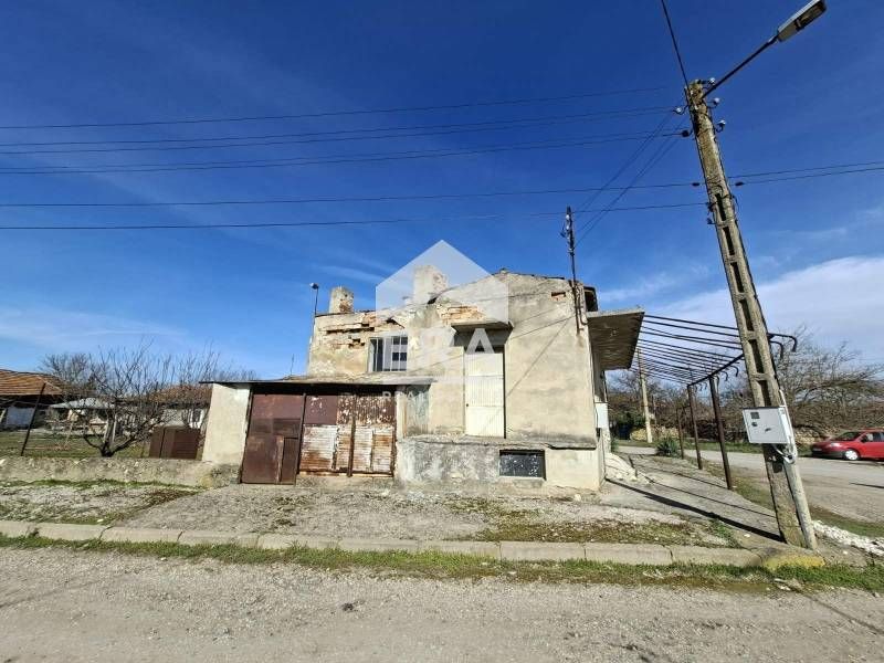 Търговско помещение (магазин) с прилежащо дворно място в с.Стърмен, об