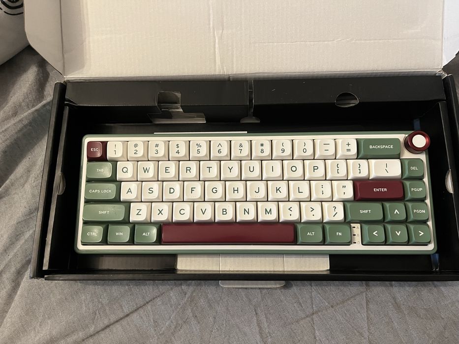 Tastatura mecanica hot-swappable Royal Kludge RK65