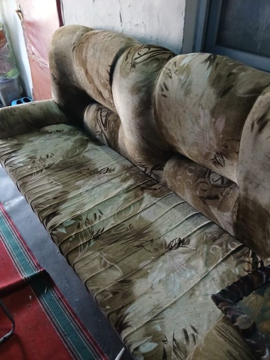 Диван и кресла два