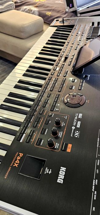 Korg Pa4x в добро състояние и бонуси към цената може да ме потърсите и на личния ми Facebook Христо Чакъров