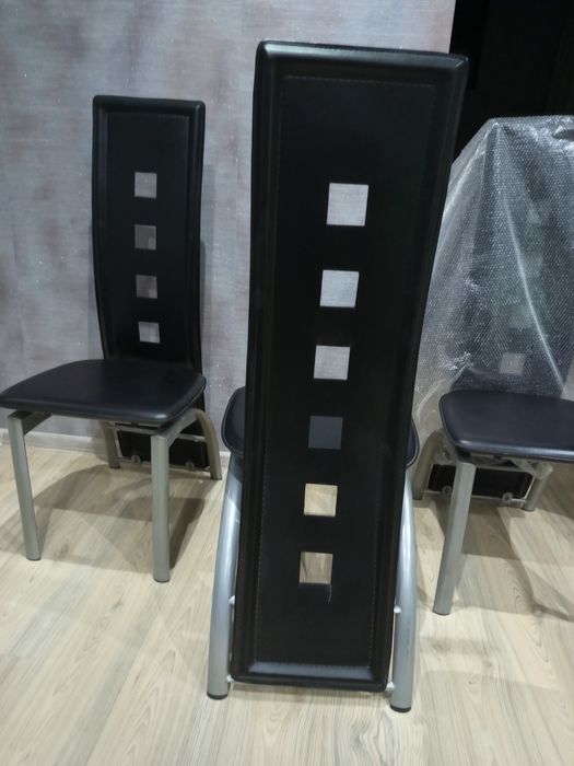 Продавам трапезни столове във много добро състояние