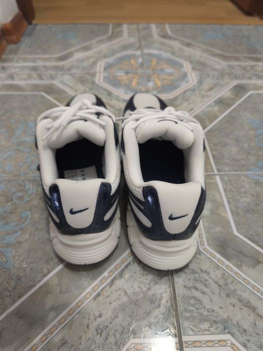 Adidasi NIKE V5 RNR