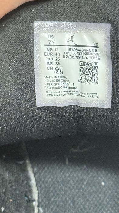 adidasi Jordan negru