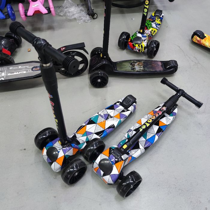 Самакат складной ручкой с музыкой