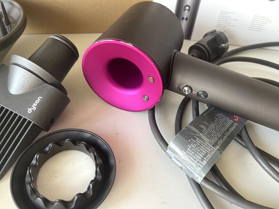 Оригинален Сешоар Dyson SUPERSONIC HD07 от Зора 5 приставки Отличен!