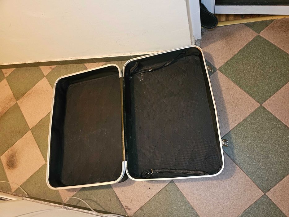 Куфар голям за пътуване