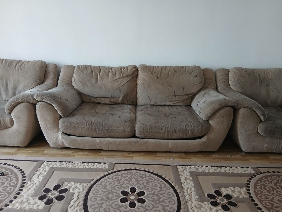 СРОЧНО продаётся диван