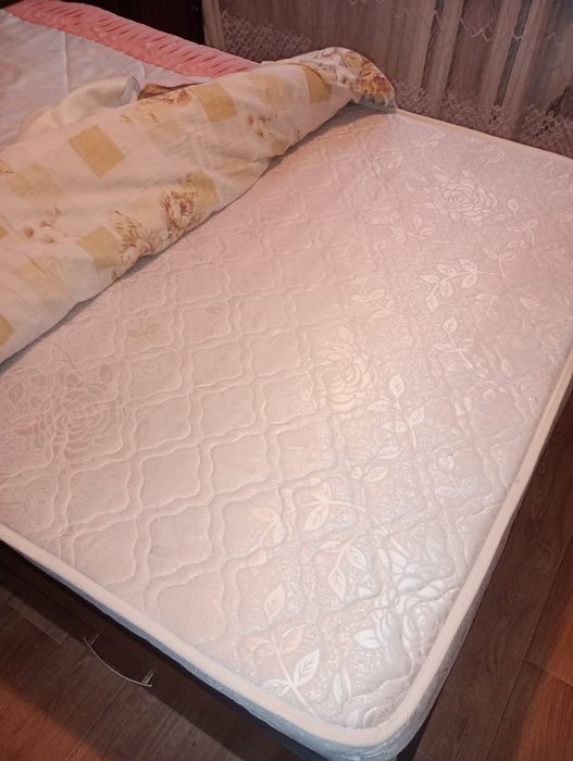 Продам кровать 140/200