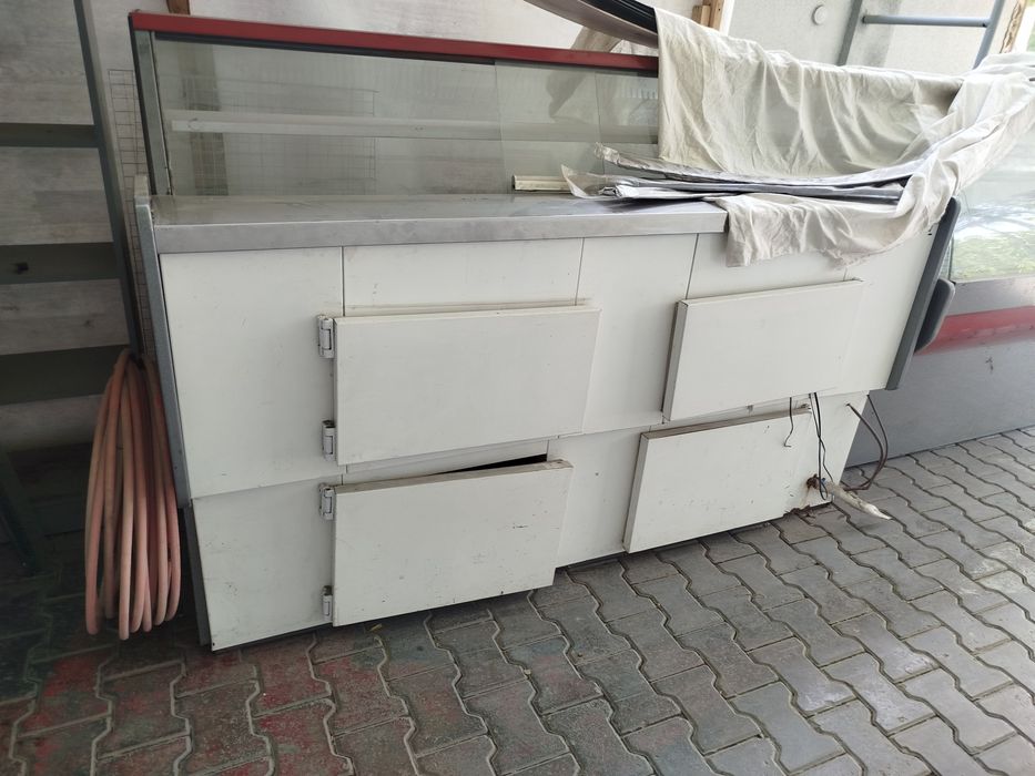 Продается Холодильник витринный