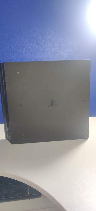 Продам PlayStation 4 Pro 1TB
