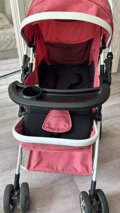 Продам коляску розовую