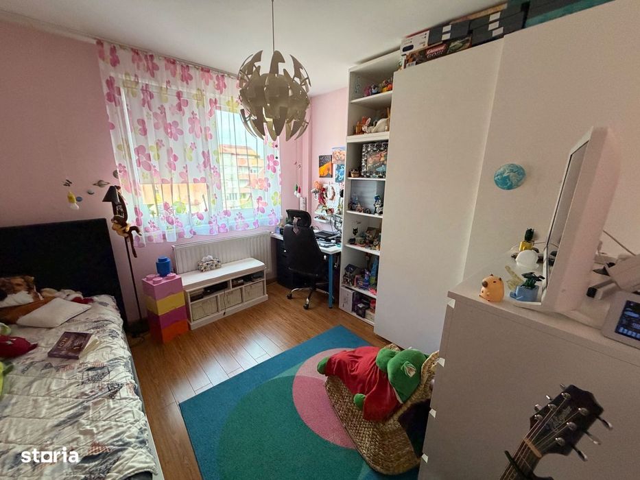 Apartament 3 camere cu scara interioara, zona Centru