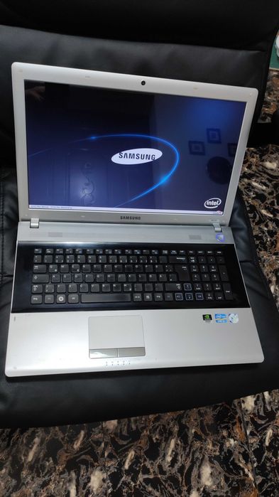 Laptop Samsung RV720 display 17.3 inch Lanurile • OLX.ro