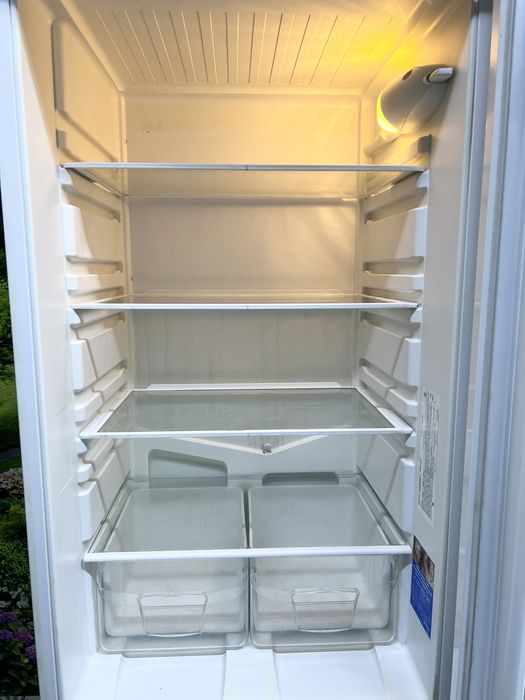 Продам Холодильник с Машинкой