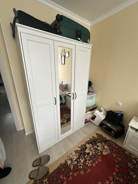 IKEA шкаф трехстворчатый