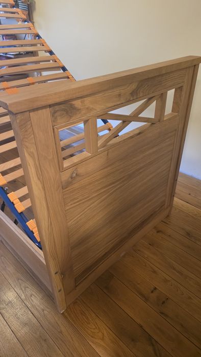 Единично легло и нощно шкафче