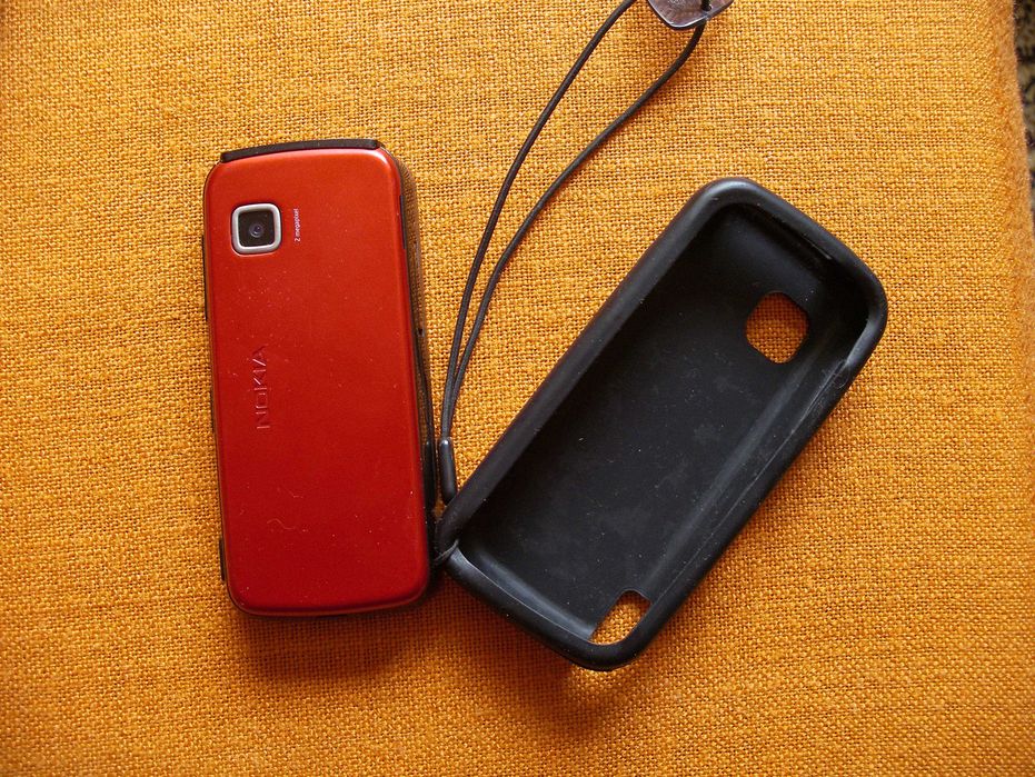 Продавам NOKIA 5230 .