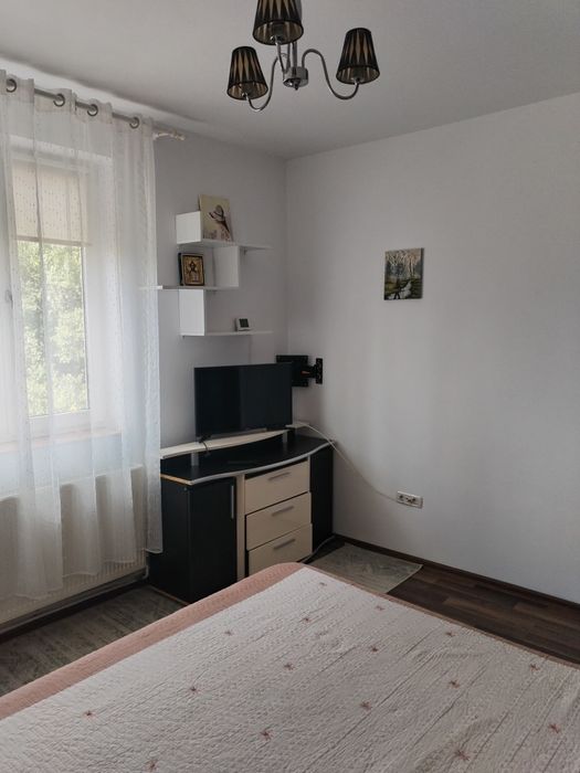 Închiriez apartament cu doua camere în  Comănești