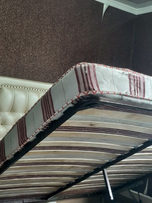 Кровать двуспальная