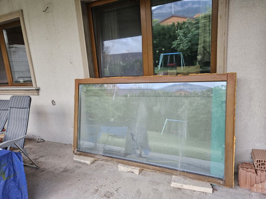 Дървена дограма с троен стъклопакет 224х121х8 см