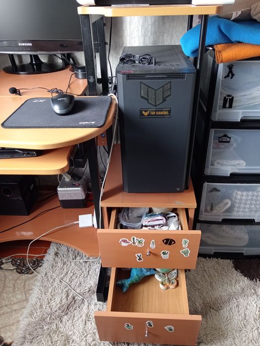 Компьютерный стол.