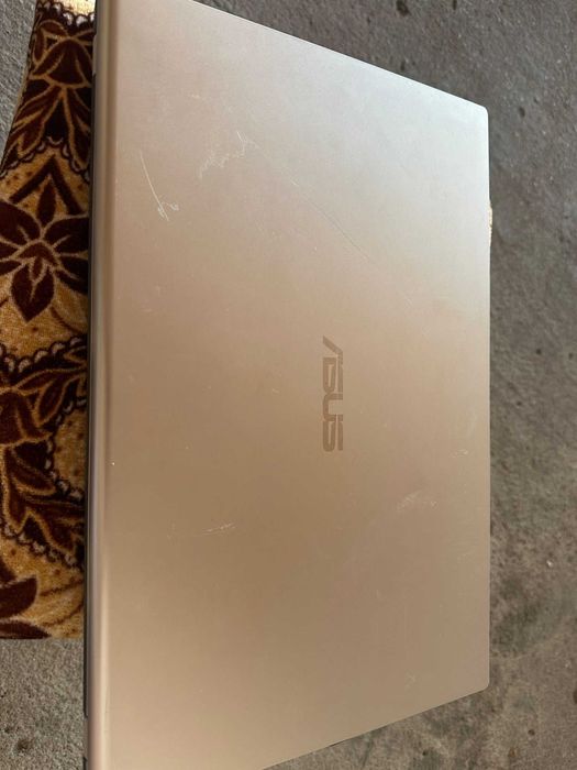 Vând laptop asus
