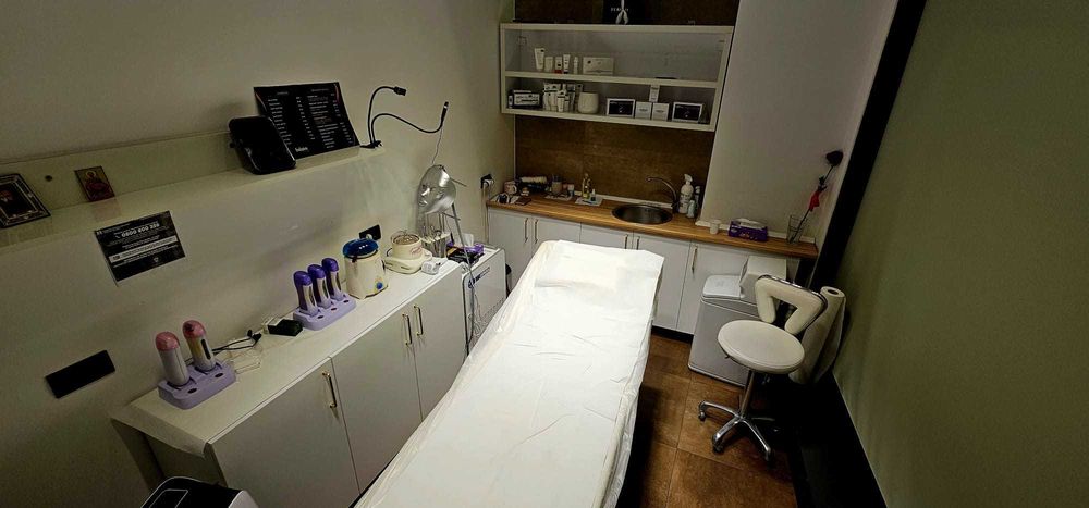 Afacere la cheie salon infrumusetare Mall Focsani 16 angajati