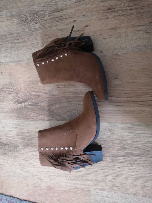 Дамски обувки с ток, боти Peacocks, 36 номер