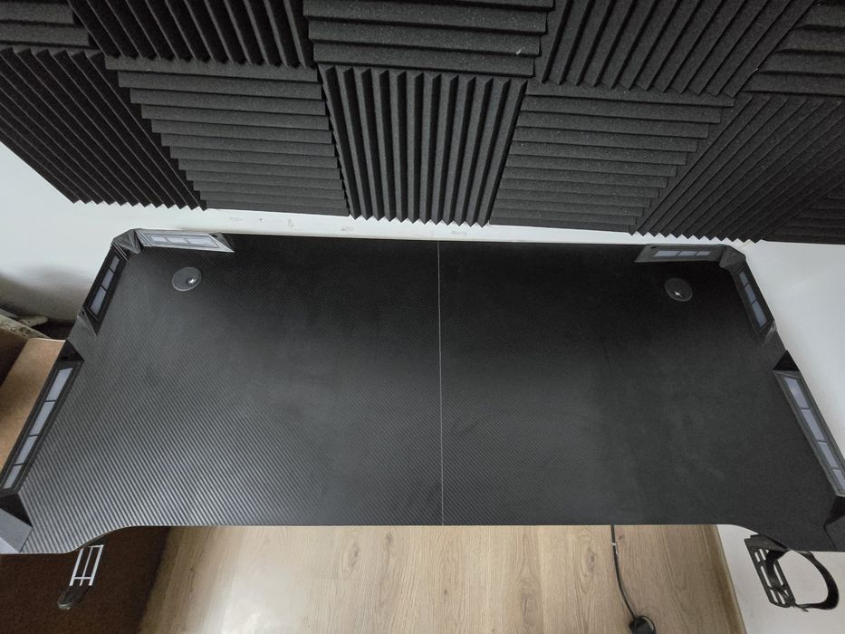 Birou gaming cu LED-uri RGB – 120 × 58 cm