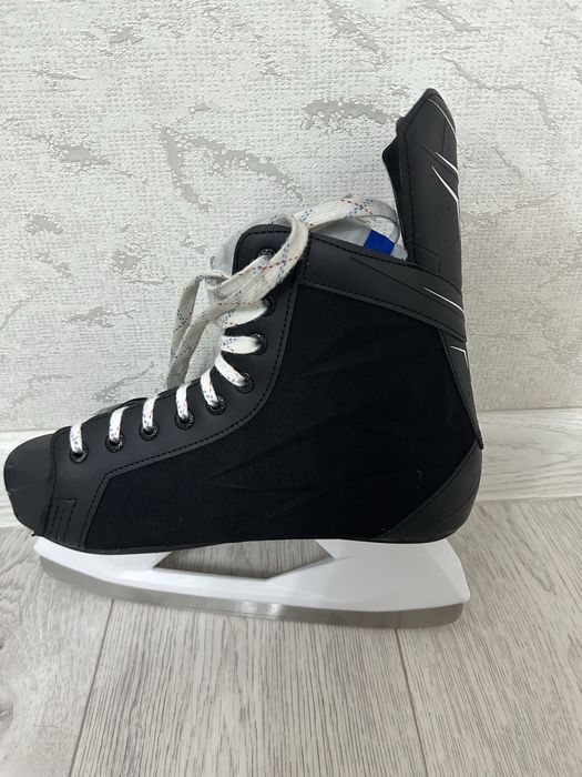 Продам коньки 44